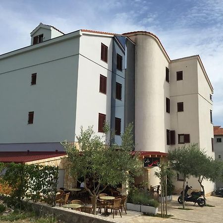 Apartments Villa Cherry Novalja Bagian luar foto